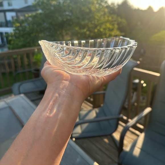 Elegant Clear Glass Bowl- lead crystal shell - Picture 6 of 6